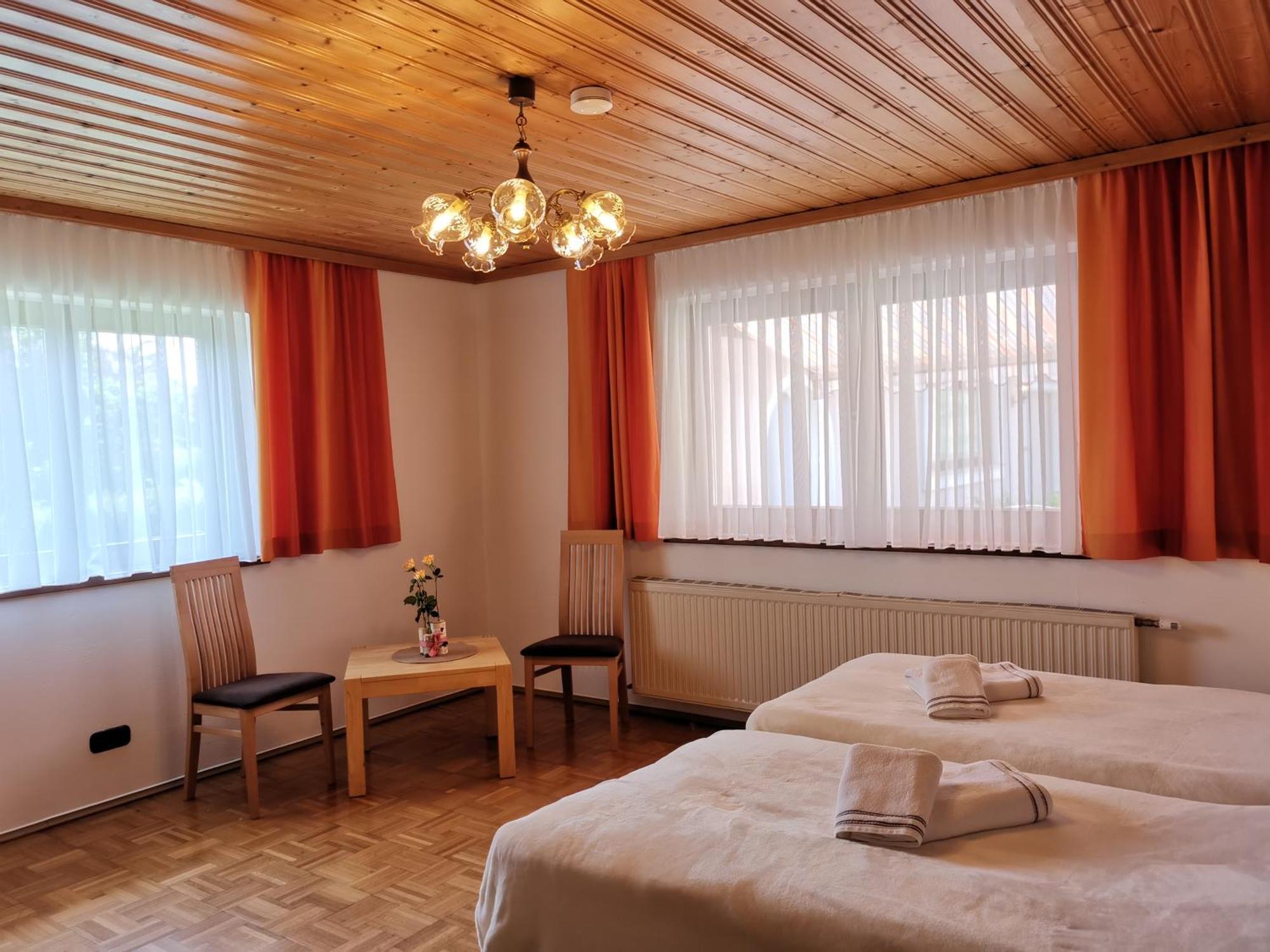 Bungalow & Apartments "Am Deber" Velden - Augsdorf Velden am Wörthersee Eksteriør bilde